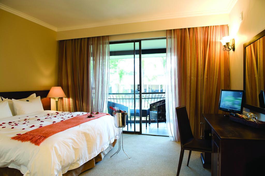Happy Valley Hotel And Casino Ezulwini Room photo