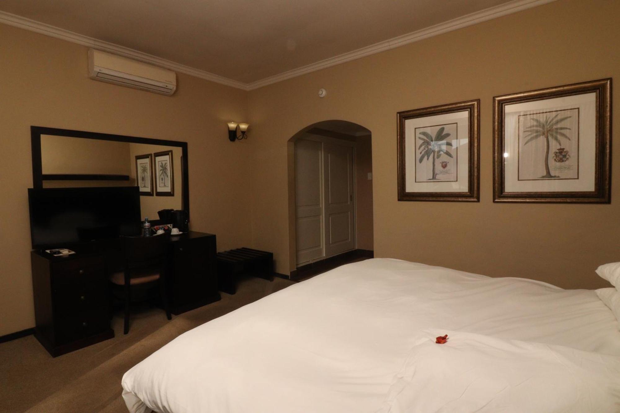 Happy Valley Hotel And Casino Ezulwini Exterior photo